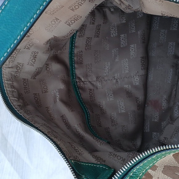 Michael Kors signature with Kelly green trim - Picture 4 of 9